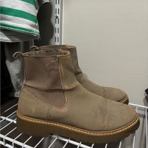Women’s Tan Chelsea Boots